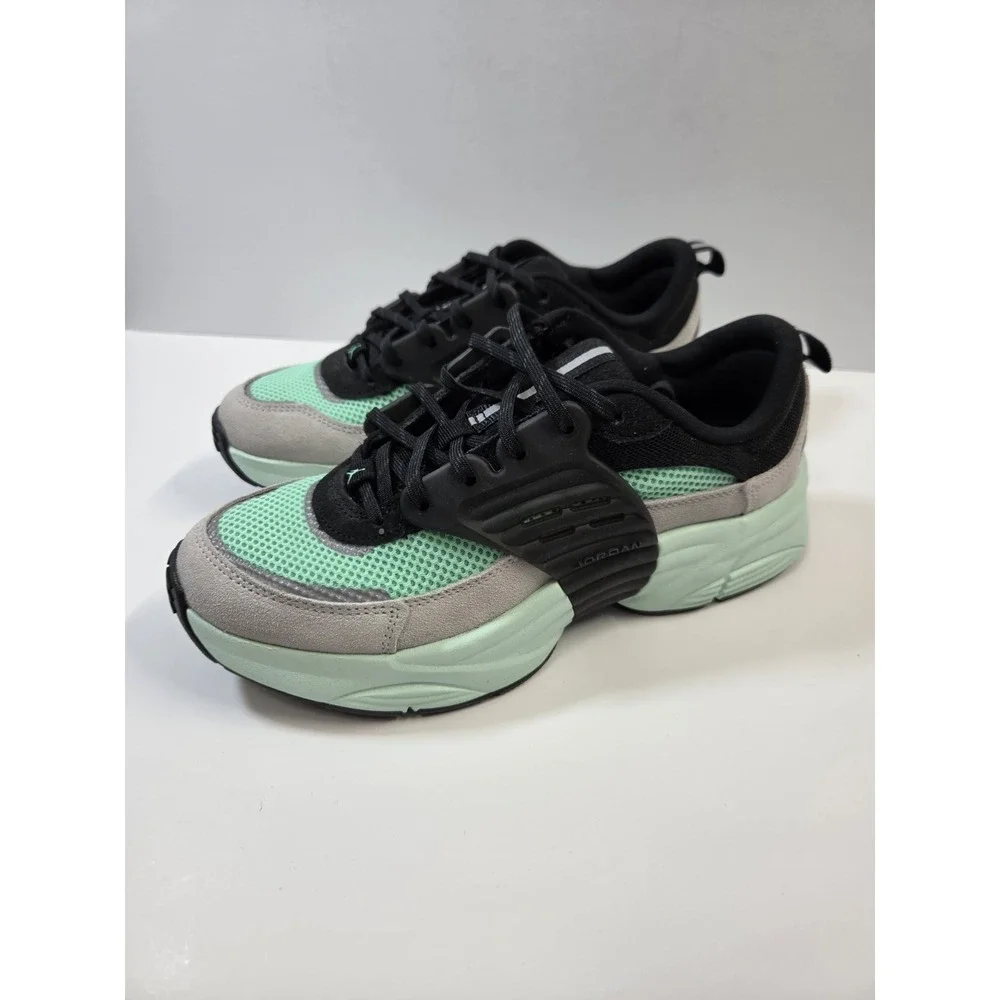 Jordan Trunner O/S Black Grey Green Glow (GS) ii6531-004 Size 6.5Y